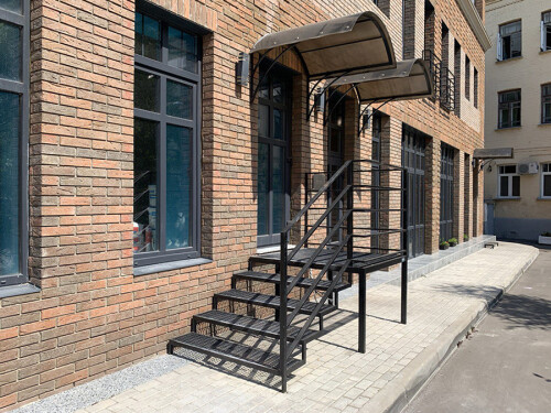 Козырьки и лестница офисного здания, г.&nbsp;Москва