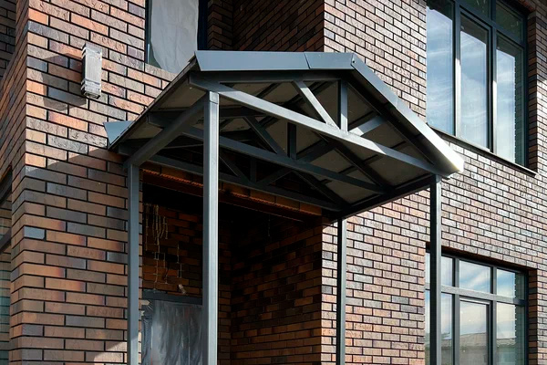 Козырек над входом в дом, г. Химки